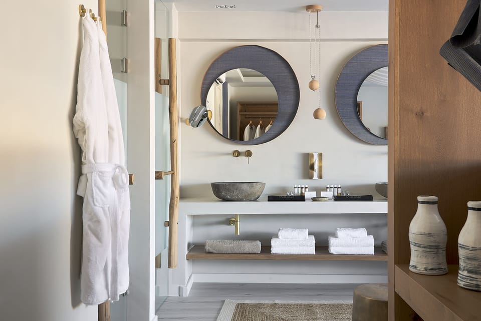Exclusive Suite, Private Pool | Bathroom | Shower, rainfall showerhead, free toiletries, hair dryer