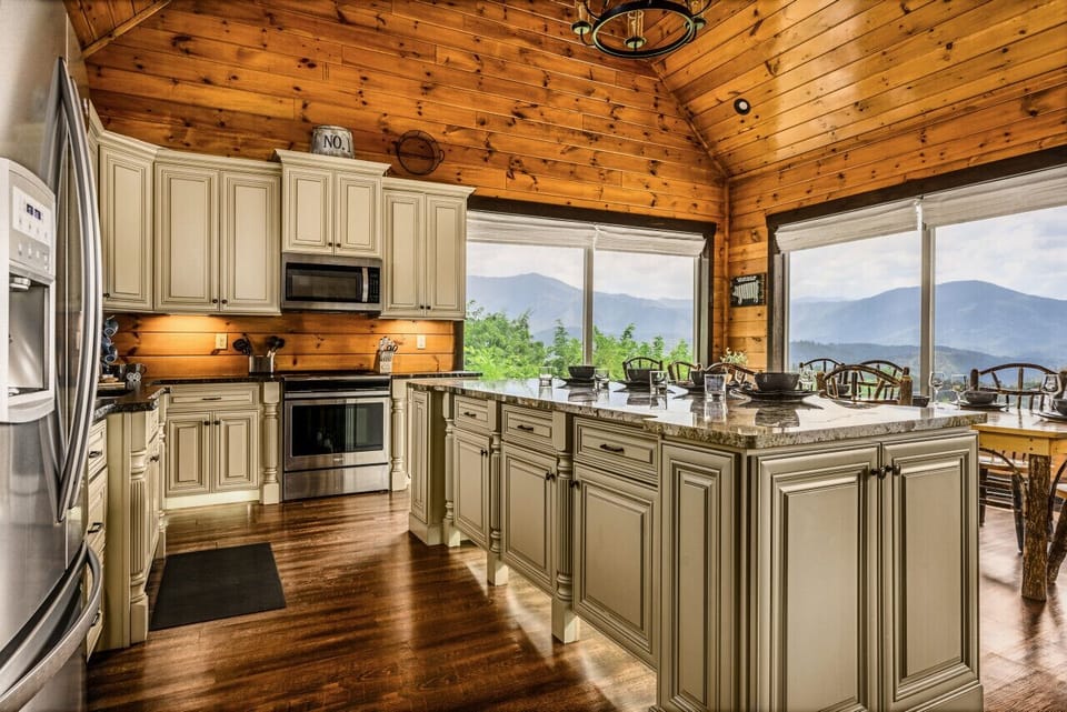 A spacious fully stocked kitchen with everything you could need!