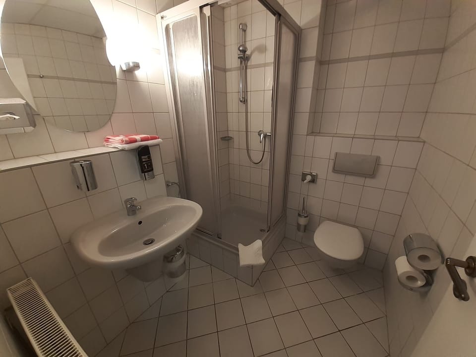 Single Room | Desk