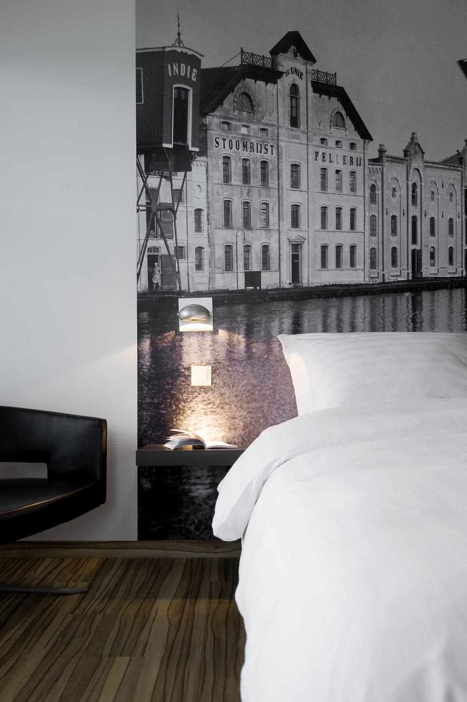 Down comforters, in-room safe, desk, blackout drapes