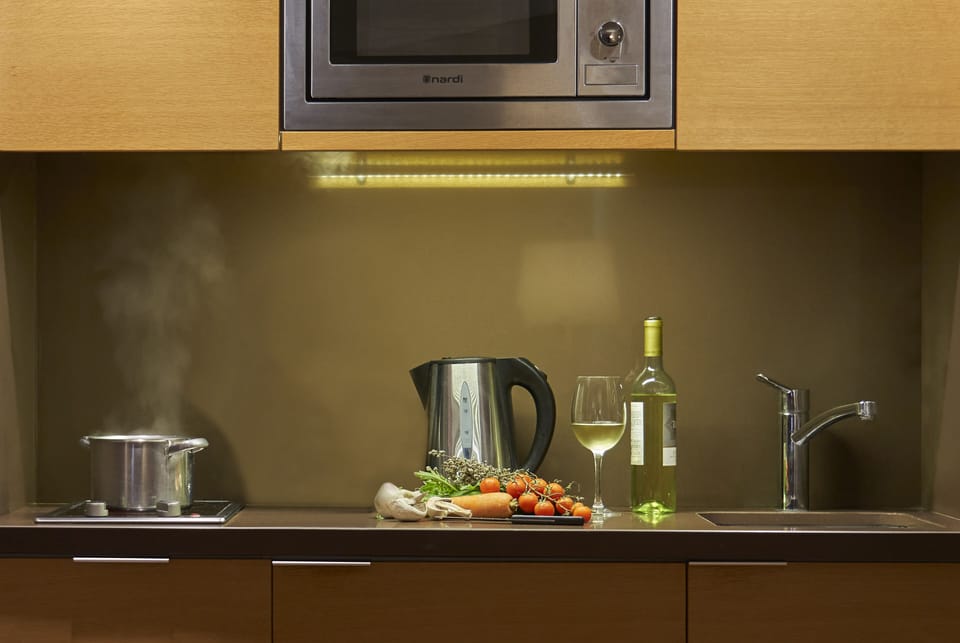 Fridge, microwave, stovetop, coffee/tea maker
