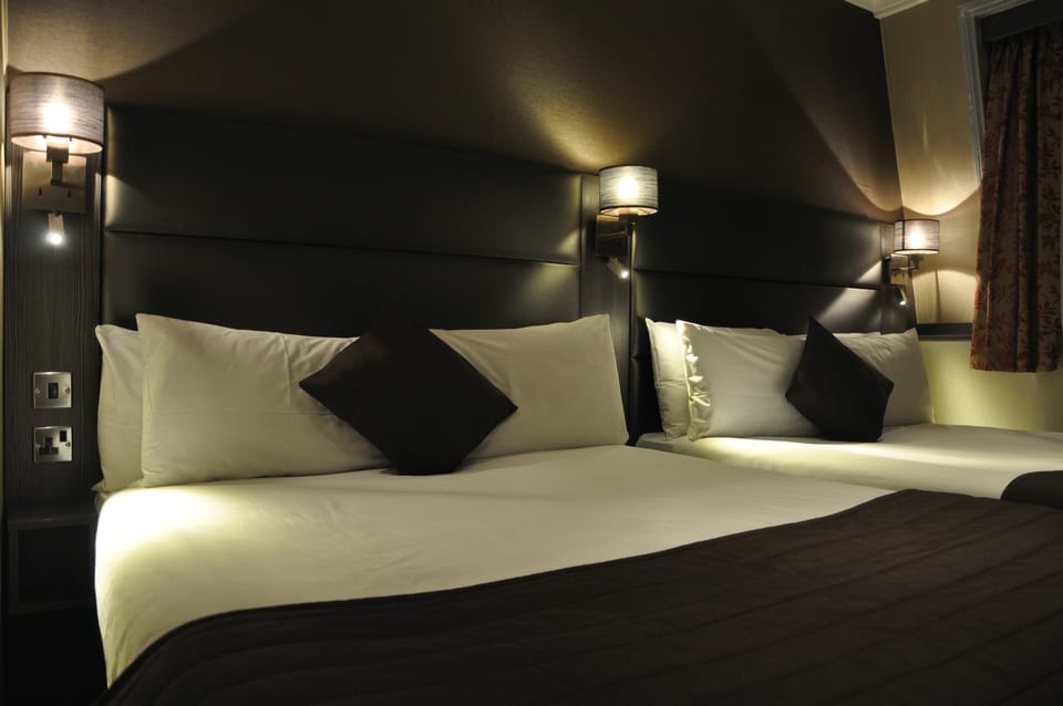 Premium bedding, in-room safe, desk, blackout drapes