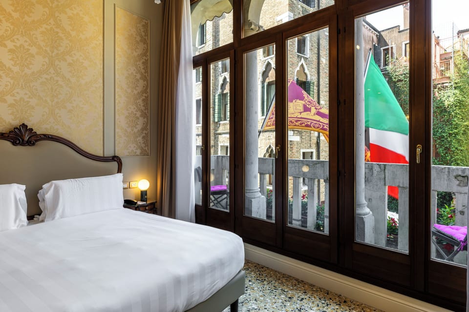 Junior Studio Suite, Balcony, Canal View | Premium bedding, minibar, in-room safe, blackout drapes