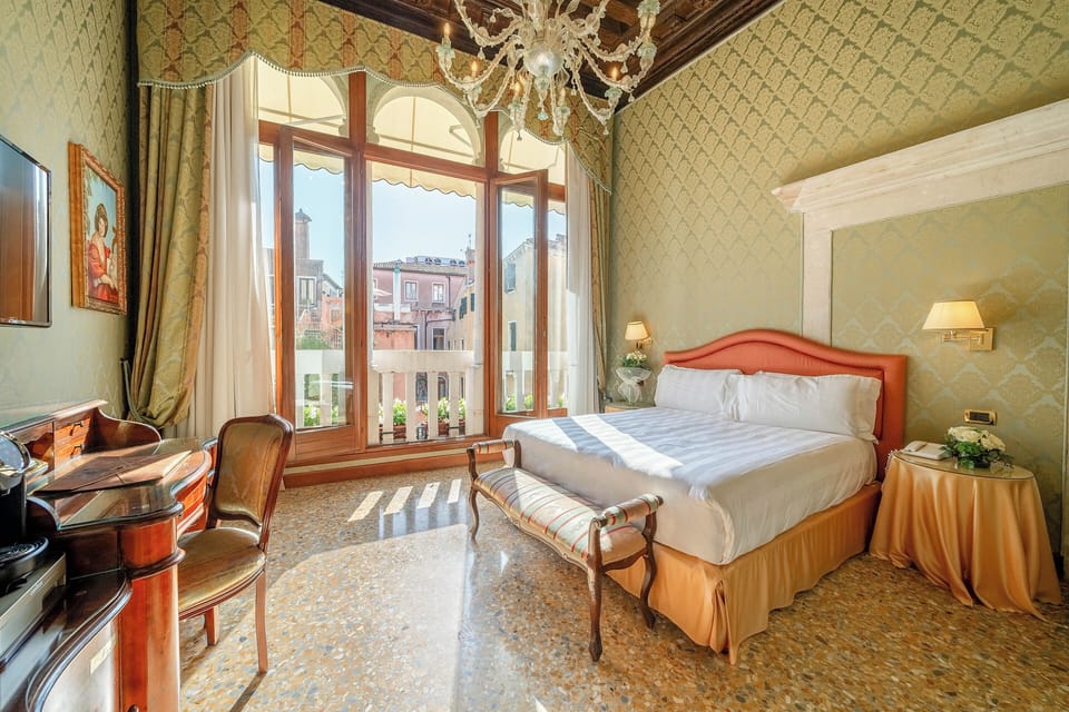 Junior Studio Suite, Canal View | Premium bedding, minibar, in-room safe, blackout drapes