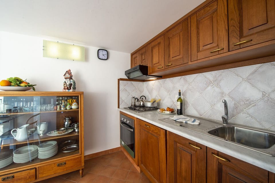 House, 1 Bedroom | Private kitchen | Full-size fridge, oven, stovetop, dishwasher