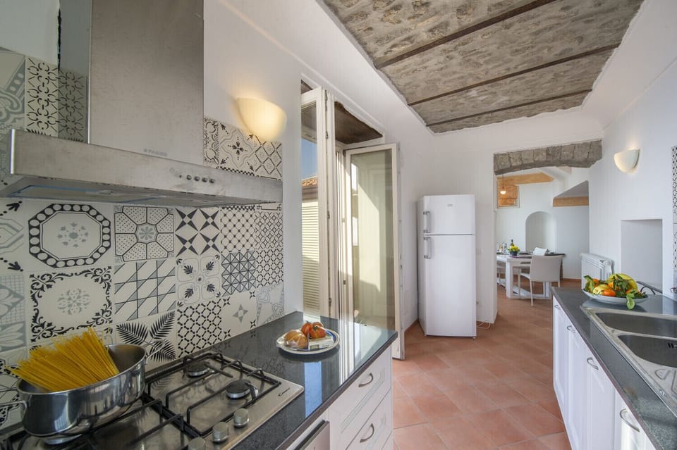 Apartment, 2 Bedrooms | Private kitchen | Fridge, microwave, oven, stovetop