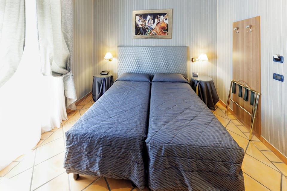 Doppia con Letti Singoli | Premium bedding, minibar, in-room safe, desk