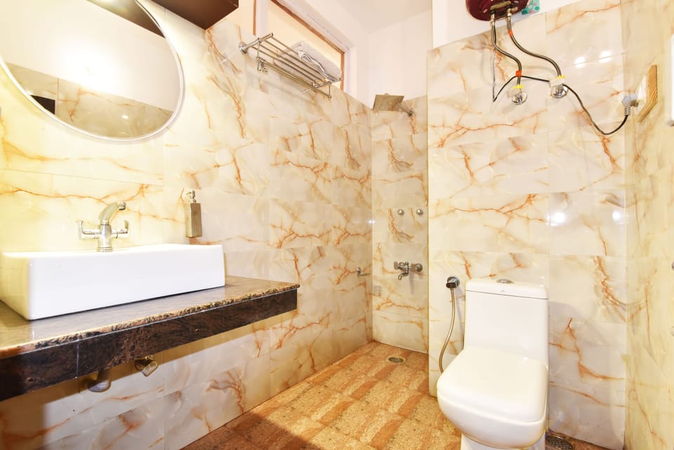Superior Room | Bathroom | Separate tub and shower, deep soaking tub, rainfall showerhead