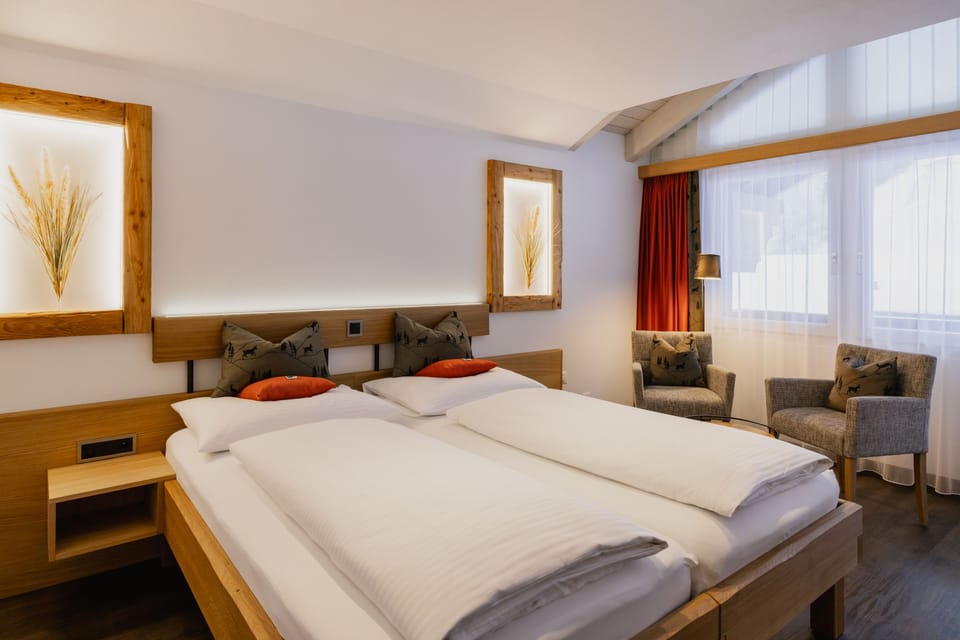 Premium bedding, in-room safe, desk, laptop workspace