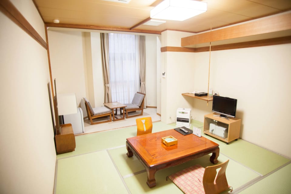 In-room safe, free WiFi, bed sheets
