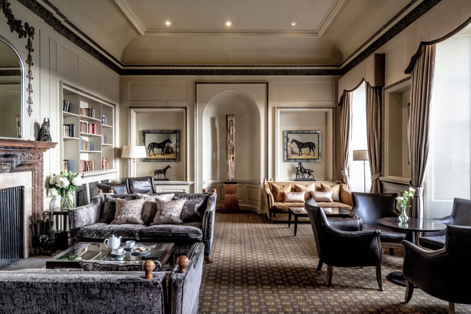2 bars/lounges