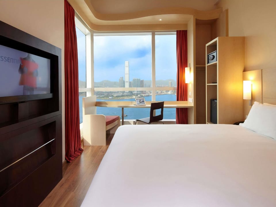 Superior Room, 1 Queen Bed, Harbor View | In-room safe, desk, laptop workspace, blackout drapes