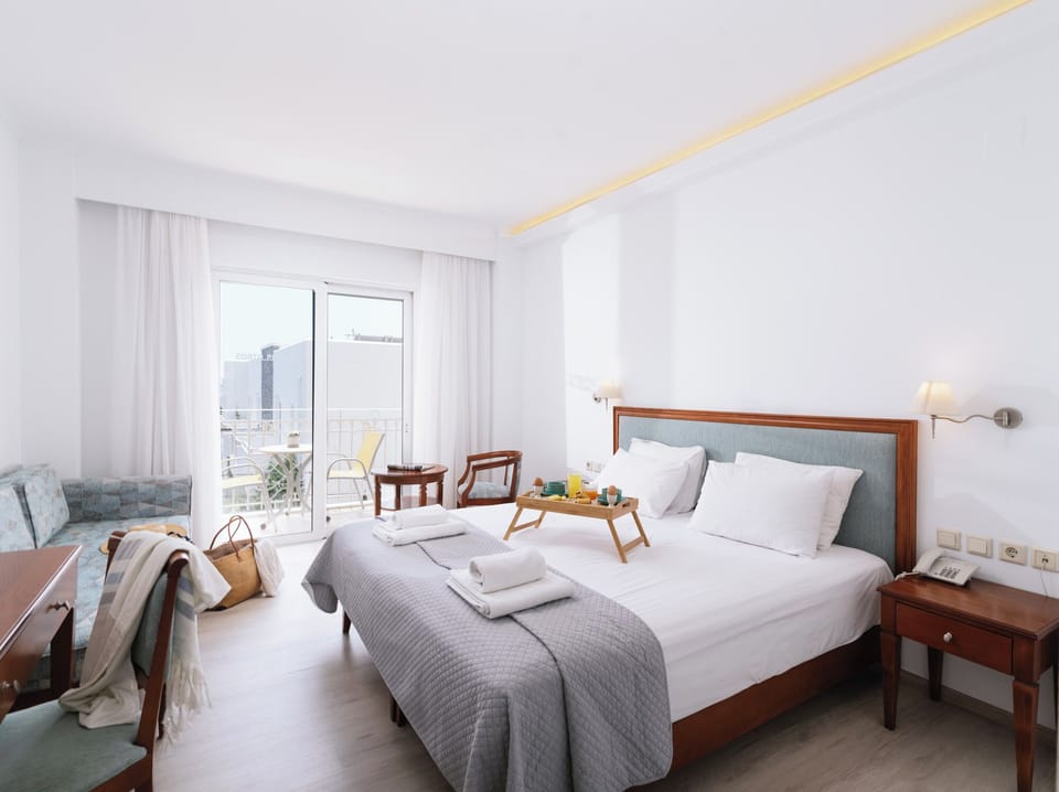 Deluxe Double Room, Sea View | Soundproofing, free WiFi, bed sheets
