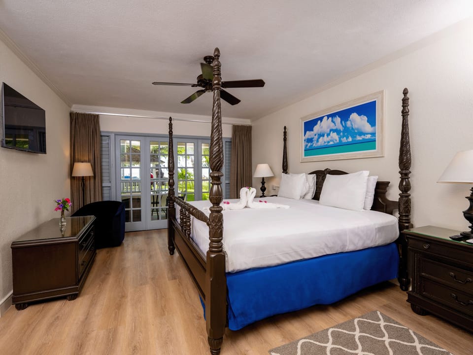 Studio Suite, 1 King Bed, Beach View | Pillowtop beds, in-room safe, blackout drapes, iron/ironing board