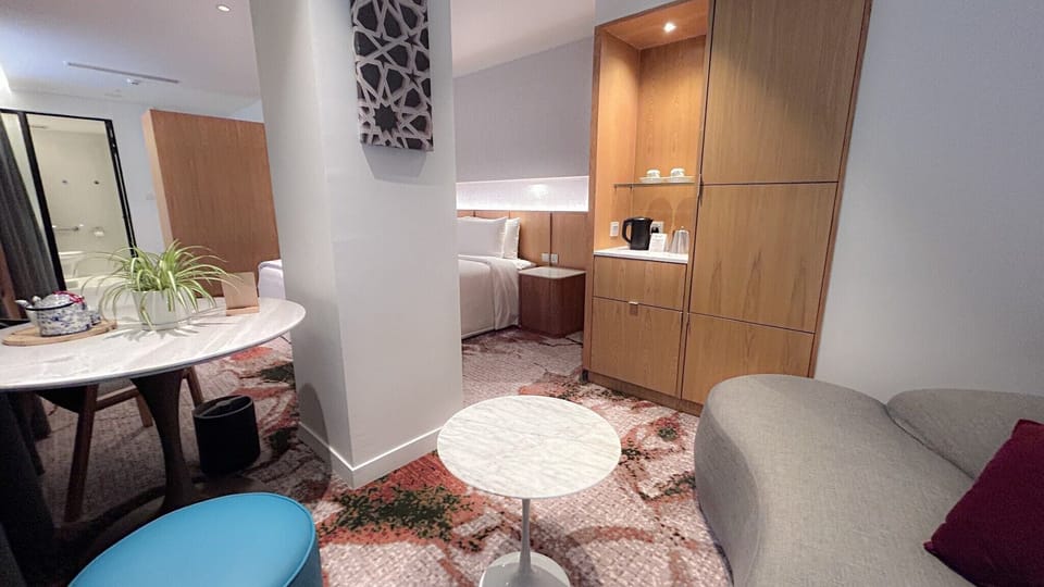 Merdeka Premier | Down comforters, pillowtop beds, minibar, in-room safe