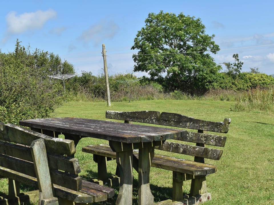 Outdoor seating area | Swallow&rsquo;s Nest - Trentinney Farm Holiday Cottages, St Endellion, near Port Isaac