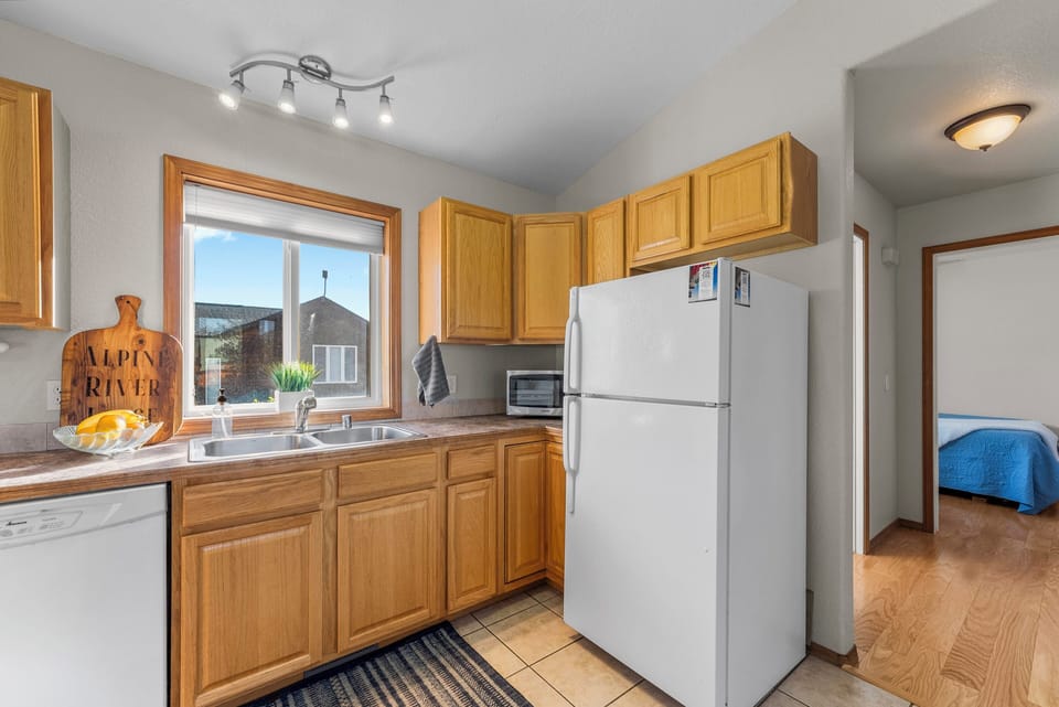 Cook, gather, and connect in a kitchen made for convenience.
