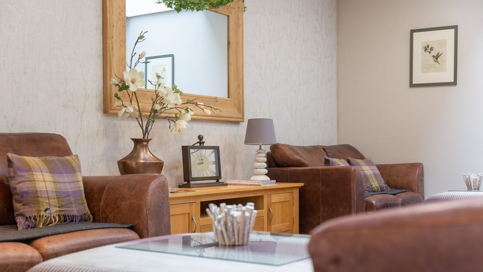 Couples treatment rooms, body treatments, hot stone massages, body wraps