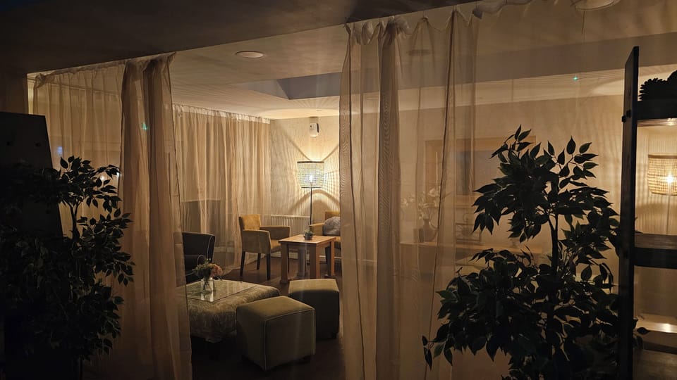 Couples treatment rooms, body treatments, hot stone massages, body wraps