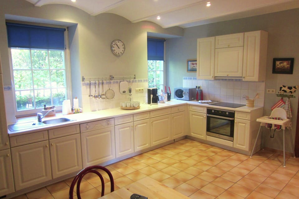 Cottage | Private kitchen | Highchair
