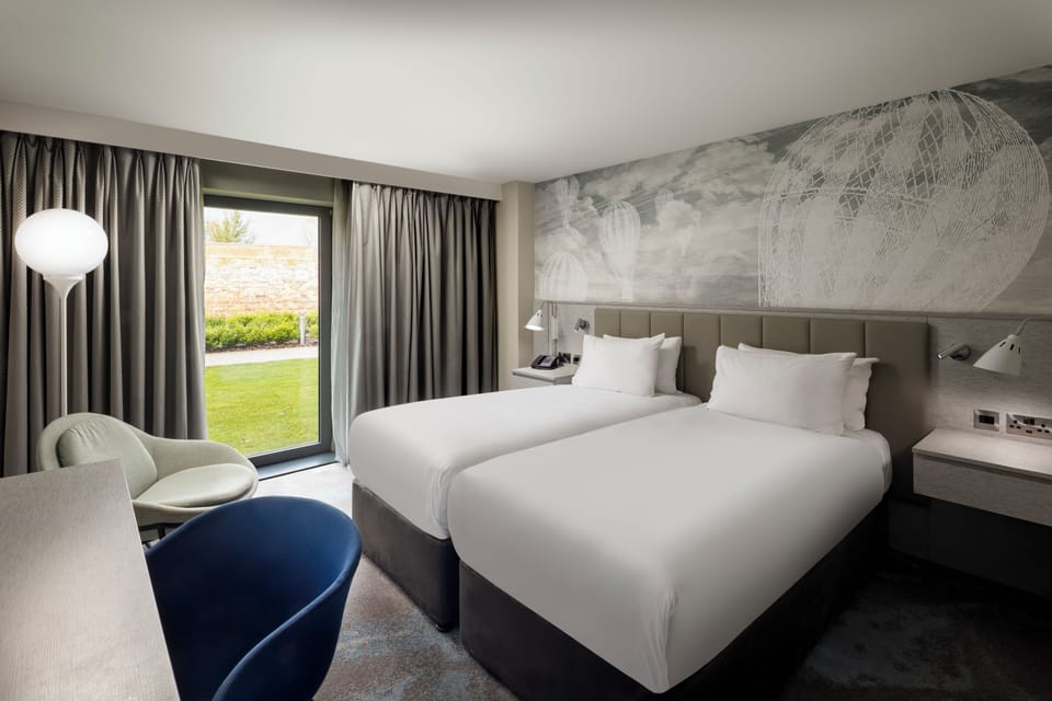 Twin Room | Minibar, in-room safe, desk, blackout drapes