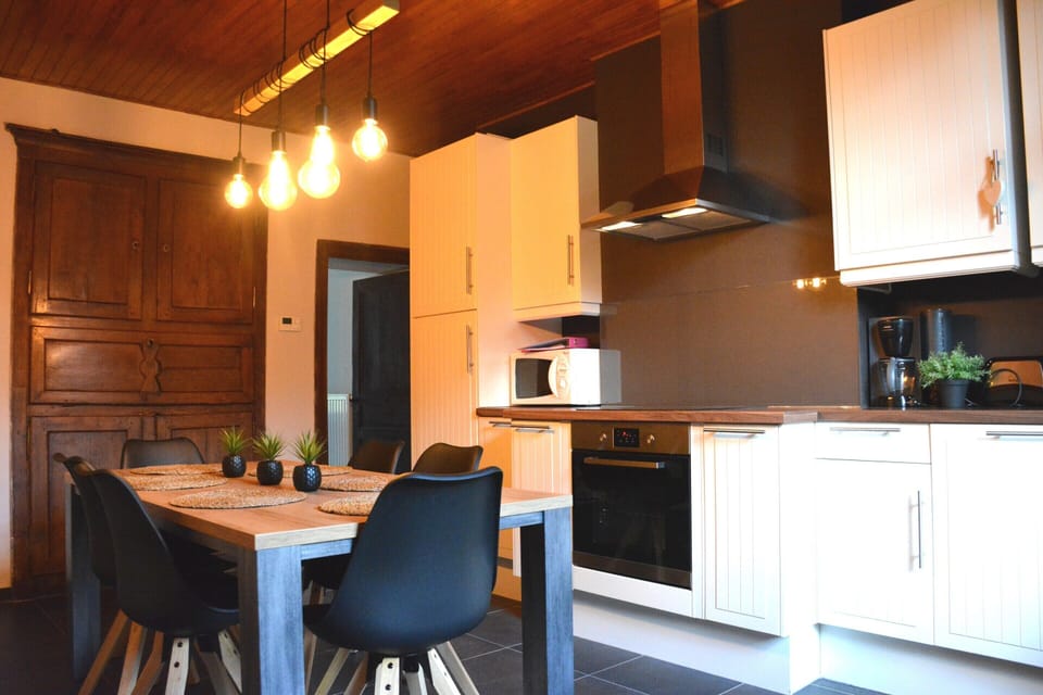 House | Private kitchen | Electric kettle, highchair
