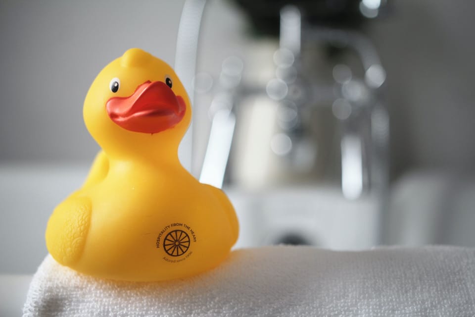 Deluxe Double Room | Bathroom | Combined shower/tub, free toiletries, hair dryer, towels