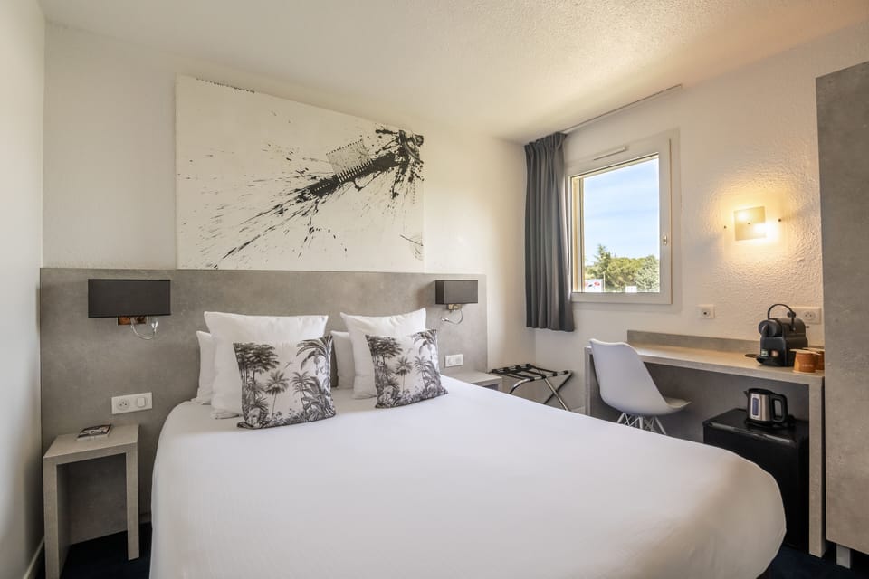 Premium bedding, minibar, desk, soundproofing