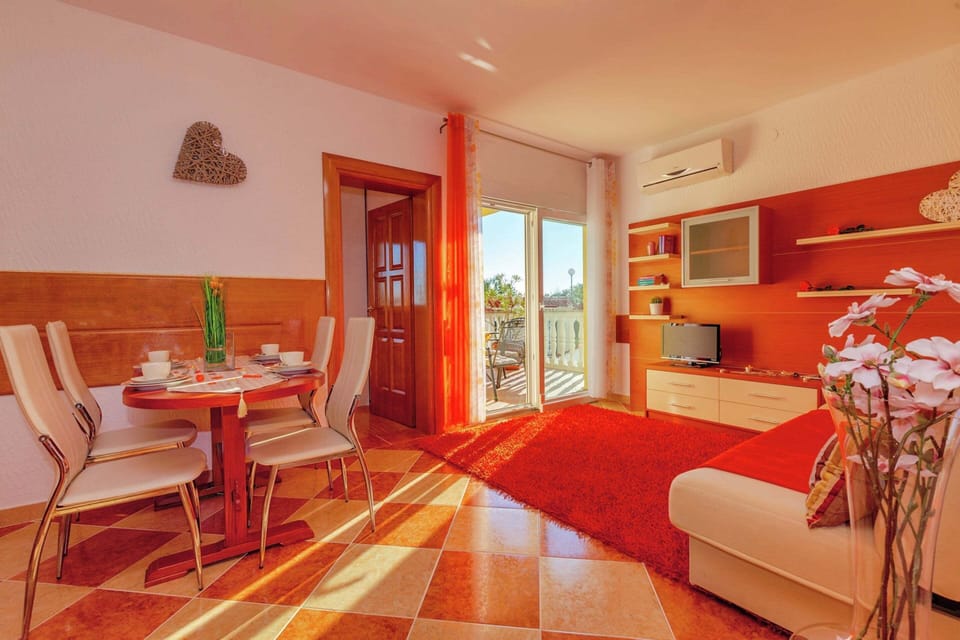 Apartment | Dining
