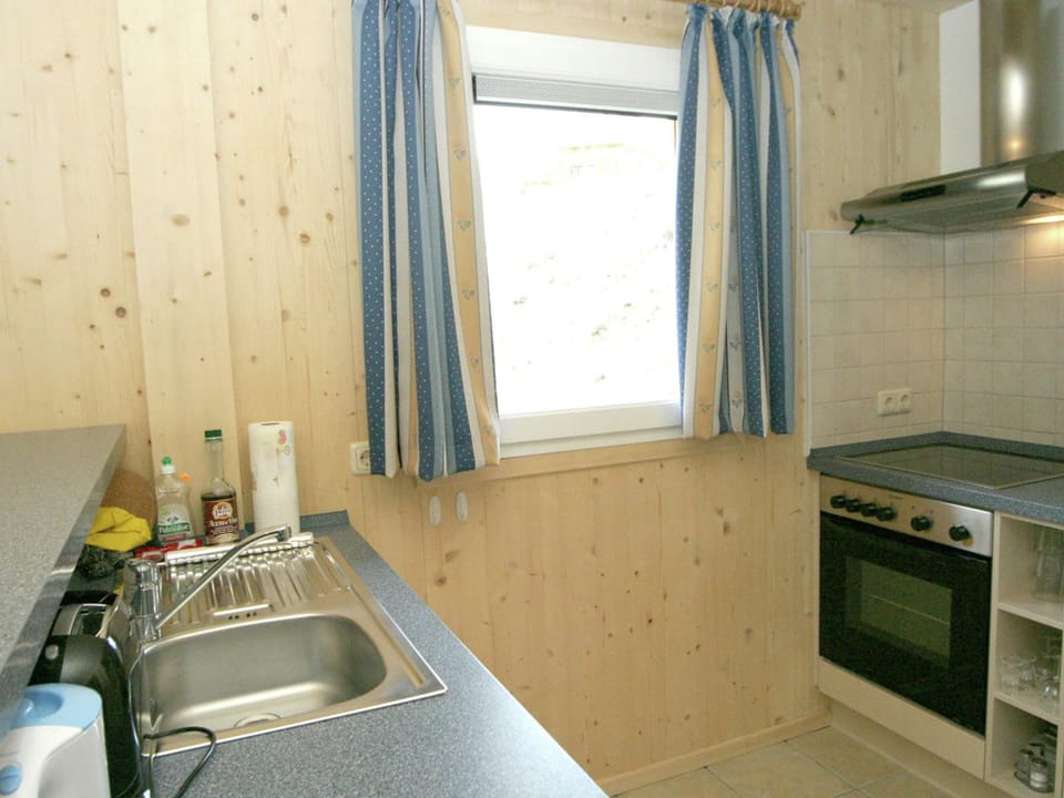 Chalet | Private kitchen | Stovetop, highchair