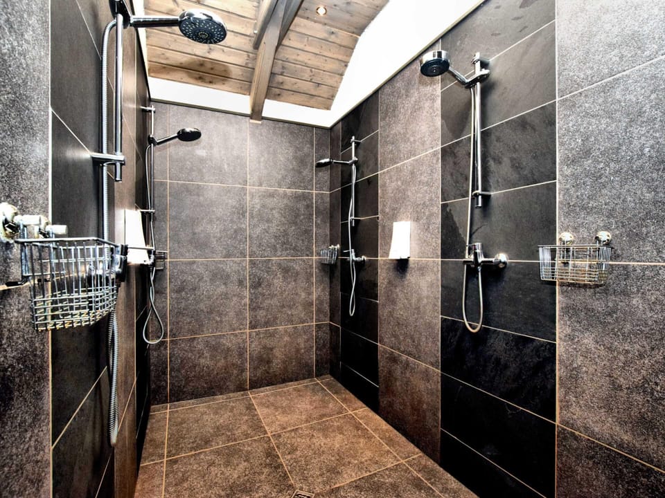 Beautiful Villa with Heated Outdoor Pool, Sauna, Hot Tub in Forest Villa in Manhay