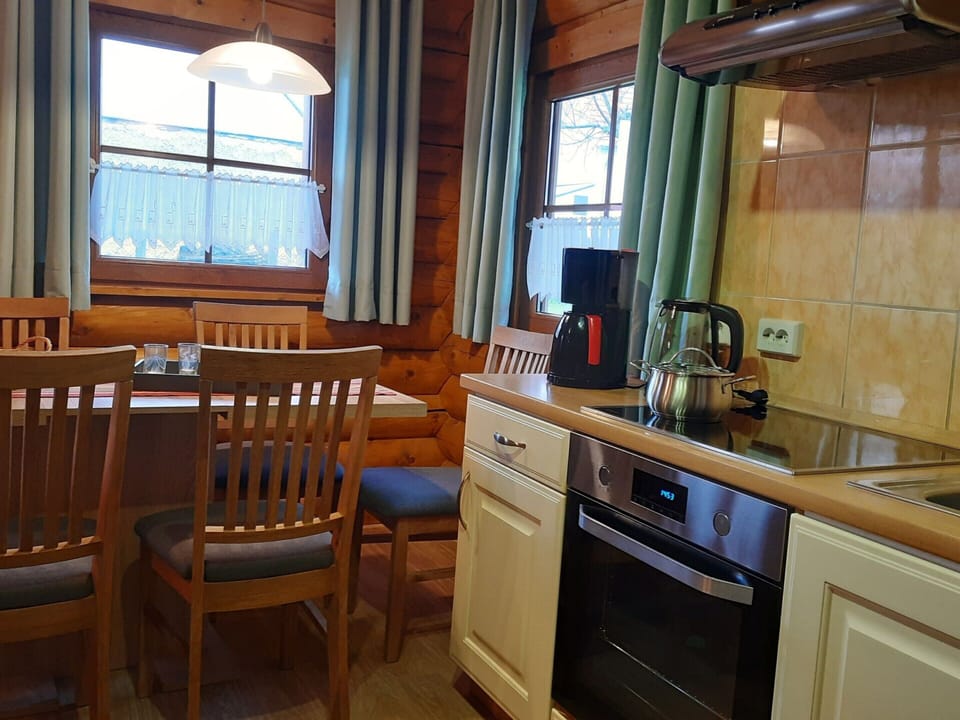 House | Private kitchen | Microwave, dishwasher, highchair