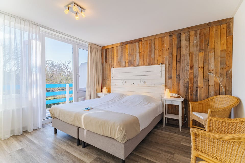 Double Room, Balcony | Minibar, in-room safe, blackout drapes, iron/ironing board