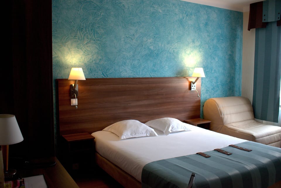 Superior Double Room, Jetted Tub | In-room safe, desk, blackout drapes, soundproofing