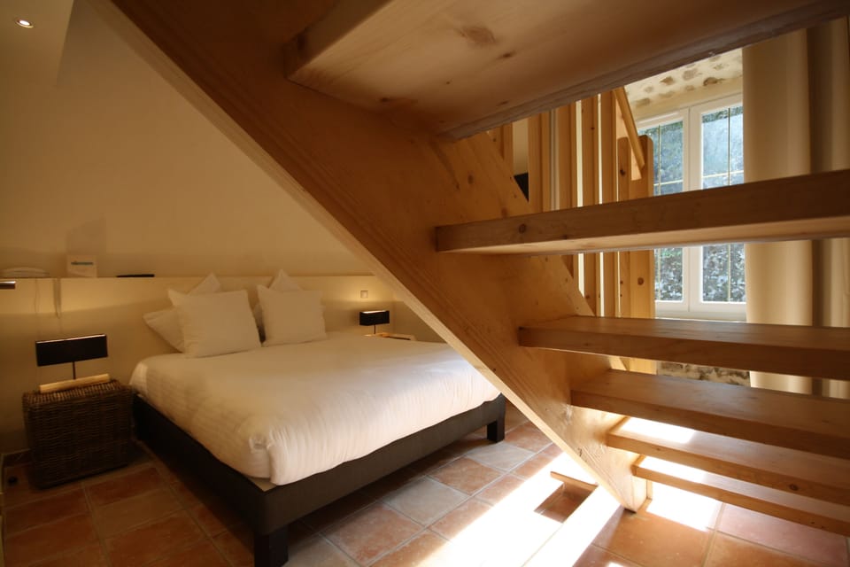 Premium bedding, in-room safe, individually decorated