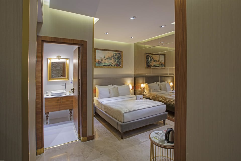 Basement Connecting Double Room | Minibar, in-room safe, blackout drapes, soundproofing