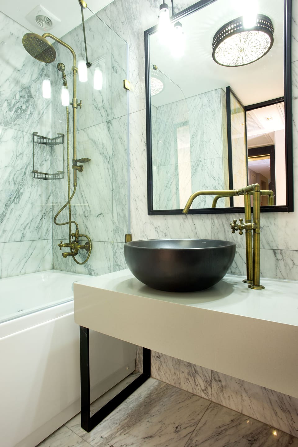 Family Suite | Bathroom | Eco-friendly toiletries, hair dryer, slippers, towels