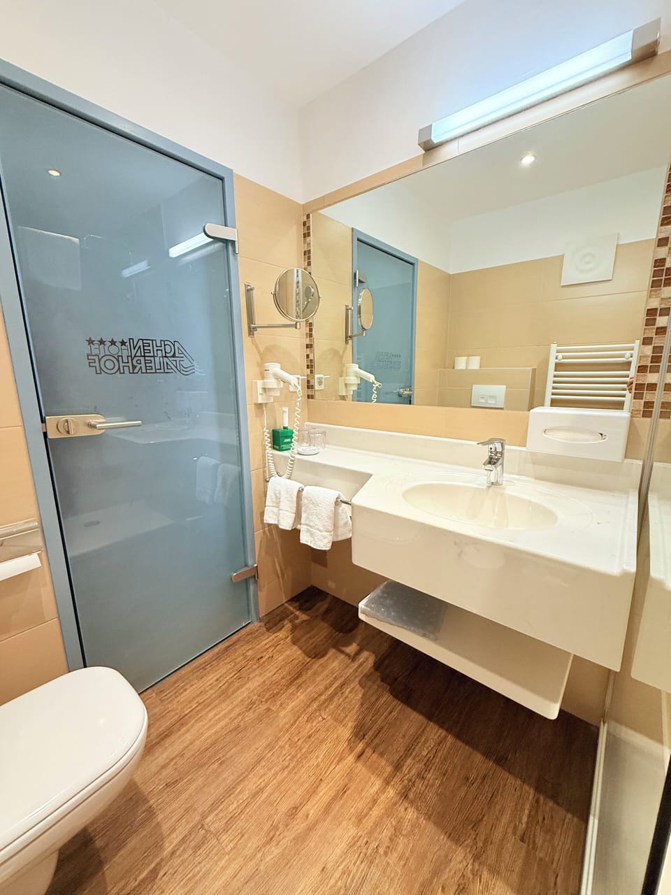 Double Room Karwendel Rofan | Bathroom | Shower, hair dryer, bathrobes, slippers