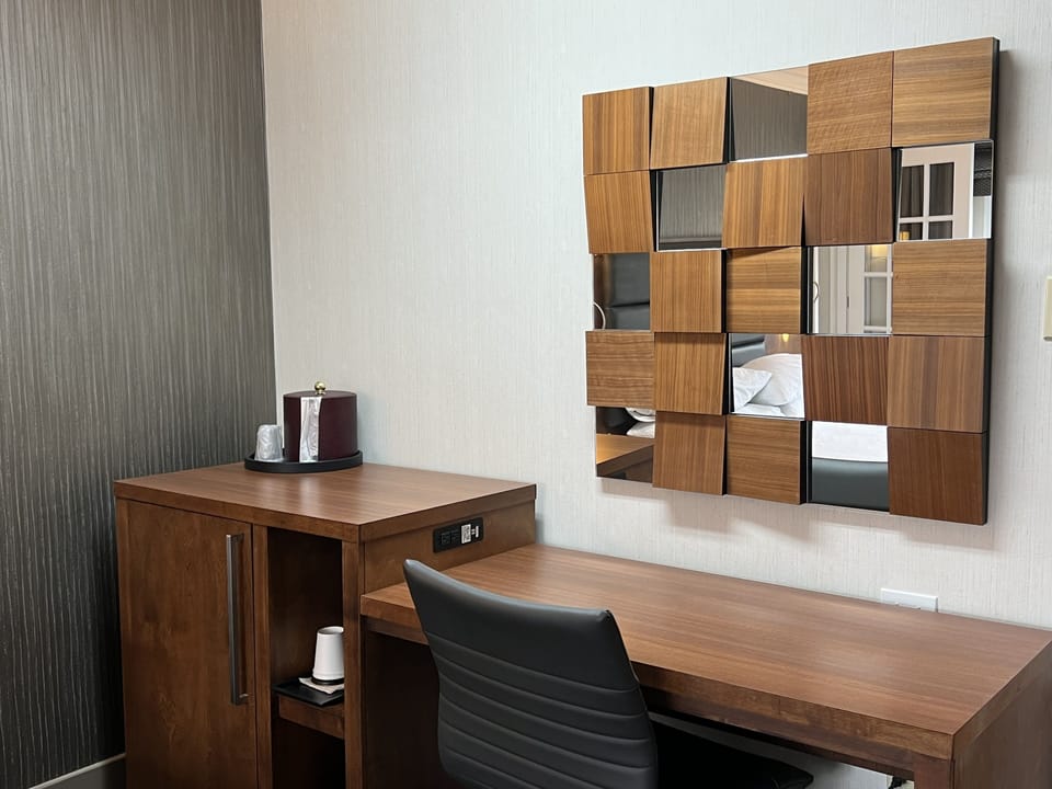 Premium bedding, minibar, desk, iron/ironing board