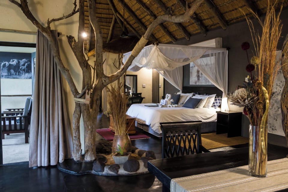 Honeymoon Suite, Private Pool, River View | Premium bedding, minibar, in-room safe, desk