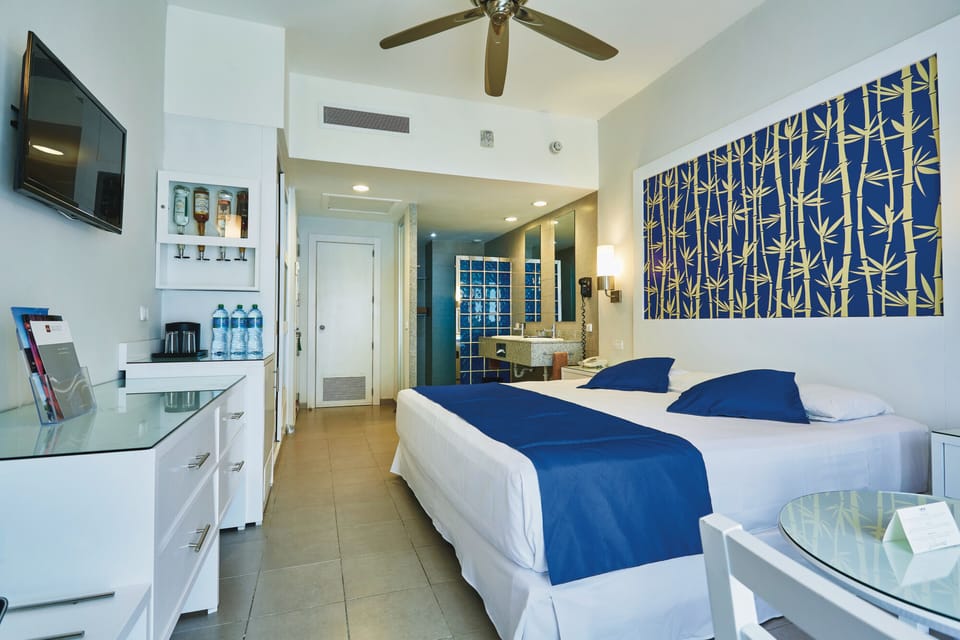 Minibar, in-room safe, individually decorated, individually furnished