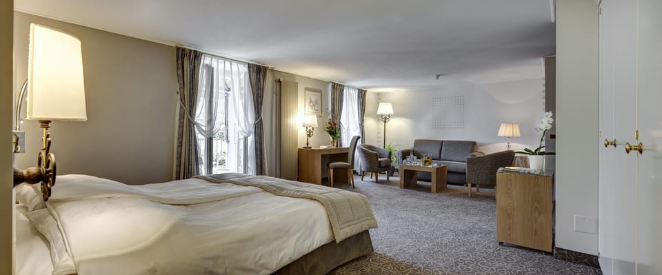 Premium bedding, down comforters, in-room safe, desk