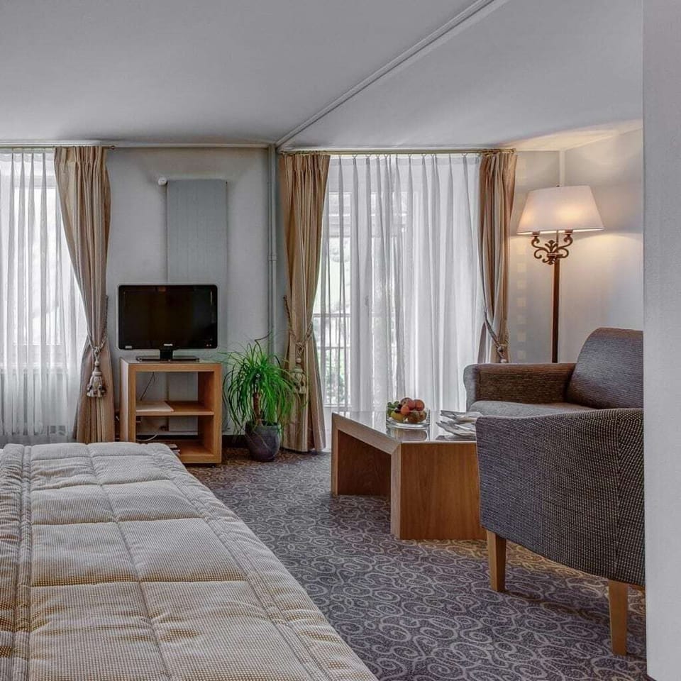 Deluxe Room, Balcony, Mountain View | Premium bedding, down comforters, in-room safe, desk