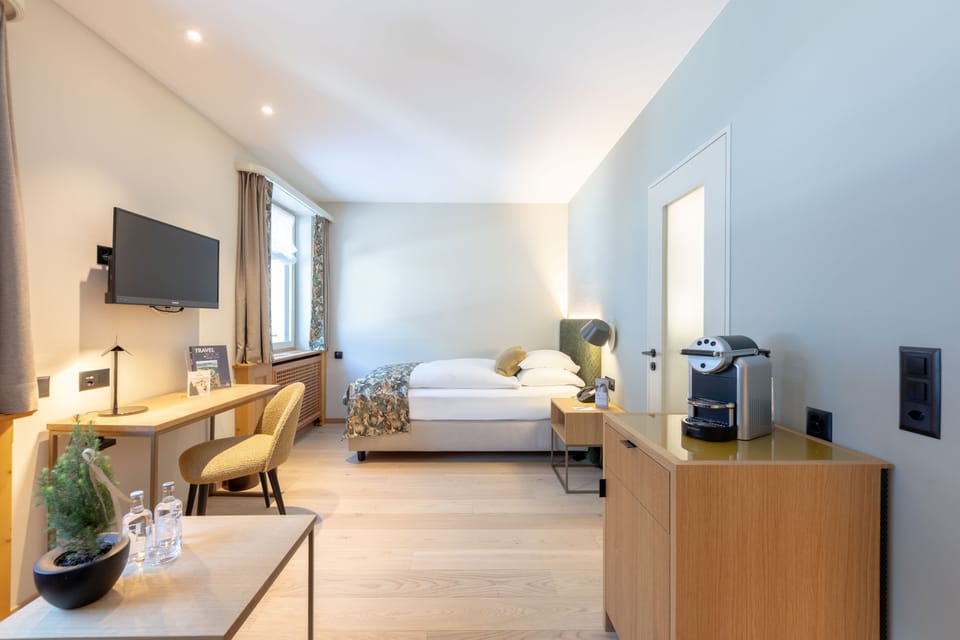 Premium bedding, down comforters, minibar, in-room safe