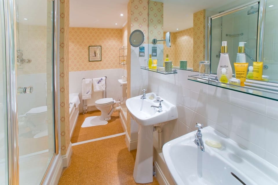 Suite, 1 Bedroom (Courtyard) | Bathroom | Combined shower/tub, free toiletries, hair dryer, bathrobes
