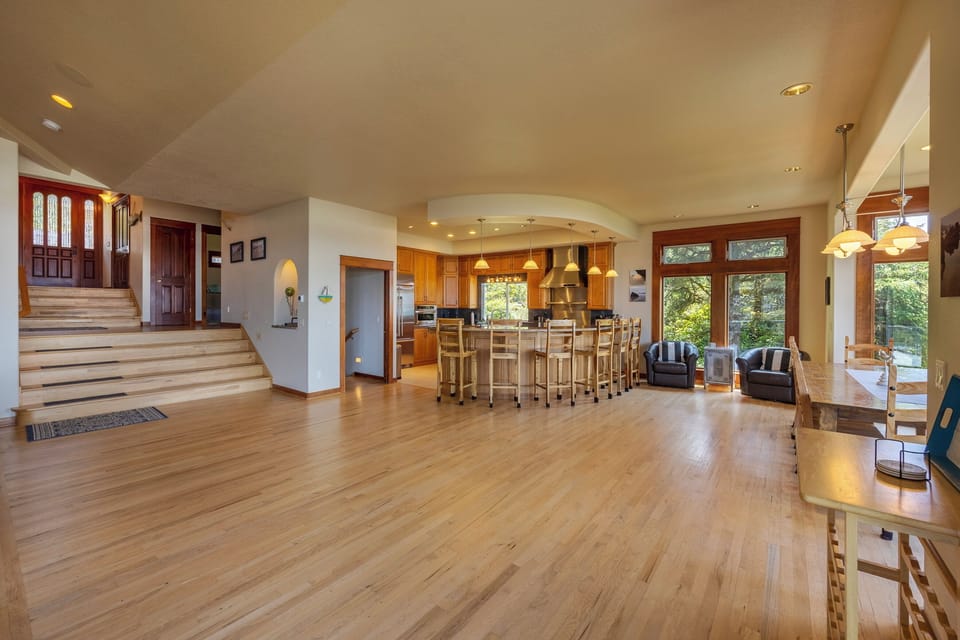 Front entryway with stairs down to the kitchen and living room