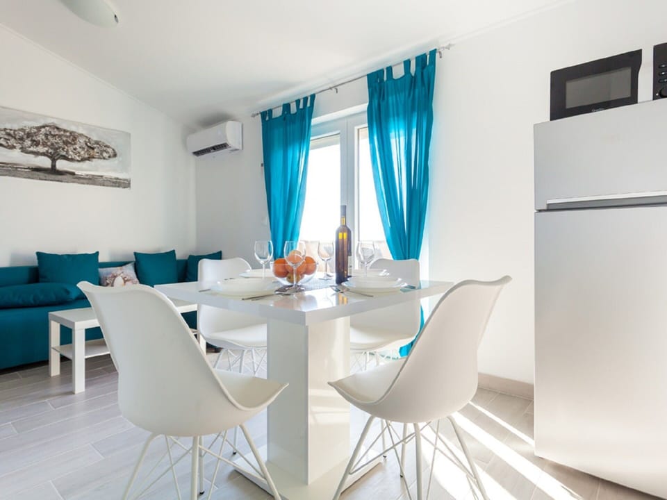 Apartment | Dining