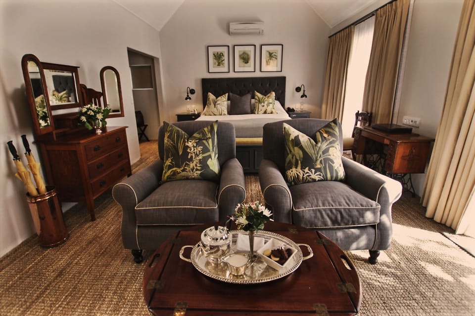  Orchard Suite | Living area | Flat-screen TV, DVD player