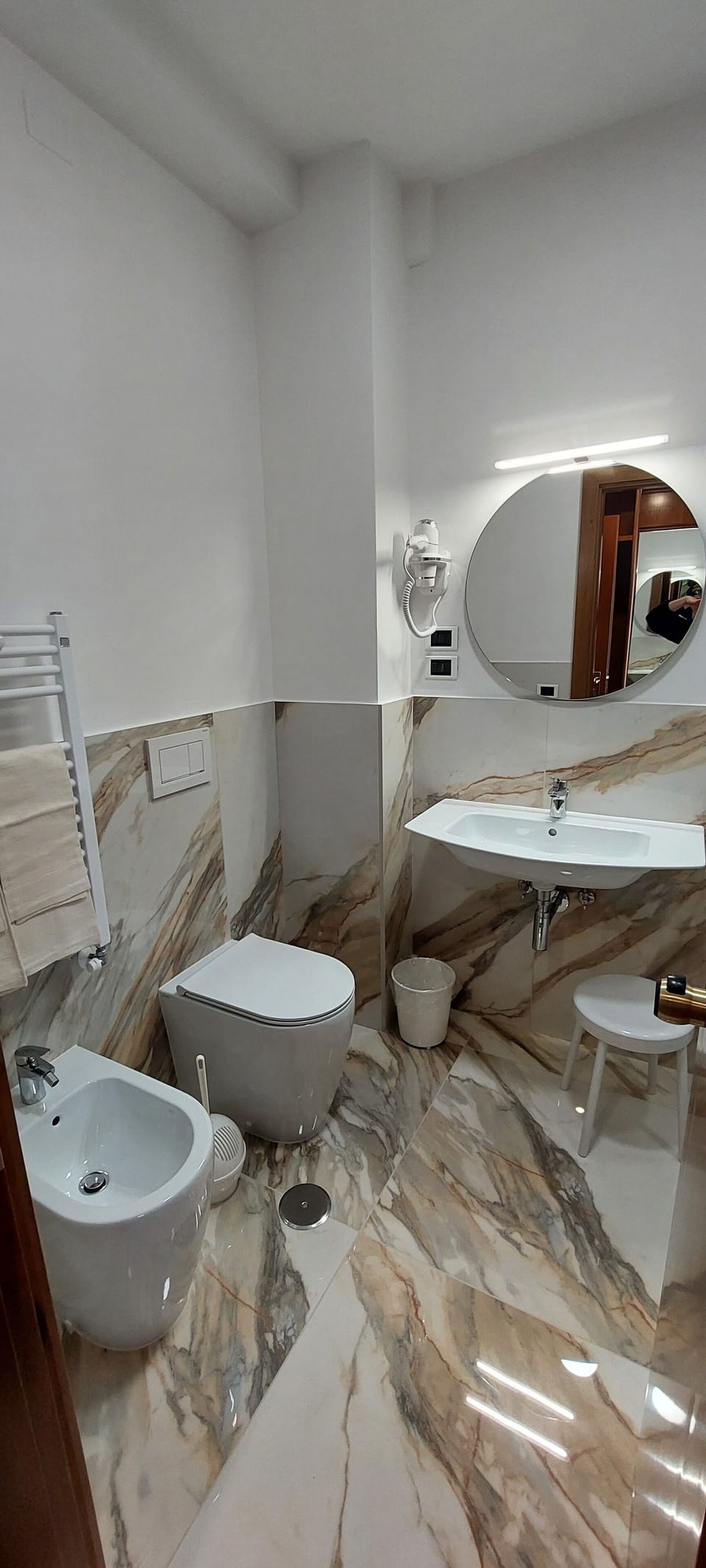 Executive Room | Bathroom | Shower, free toiletries, hair dryer, bidet