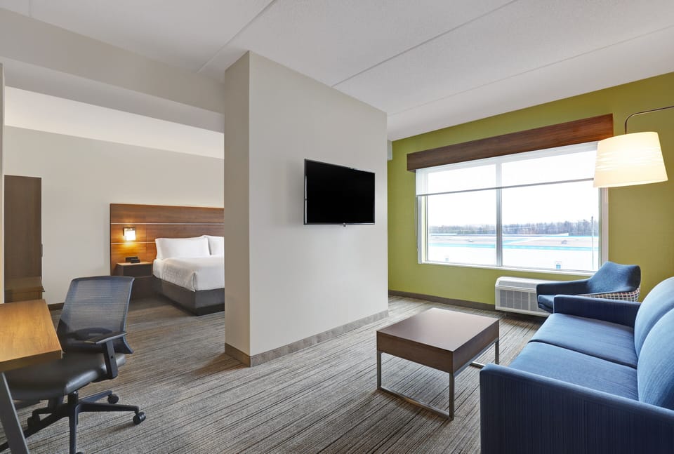 Suite, 1 King Bed | In-room safe, desk, laptop workspace, blackout drapes